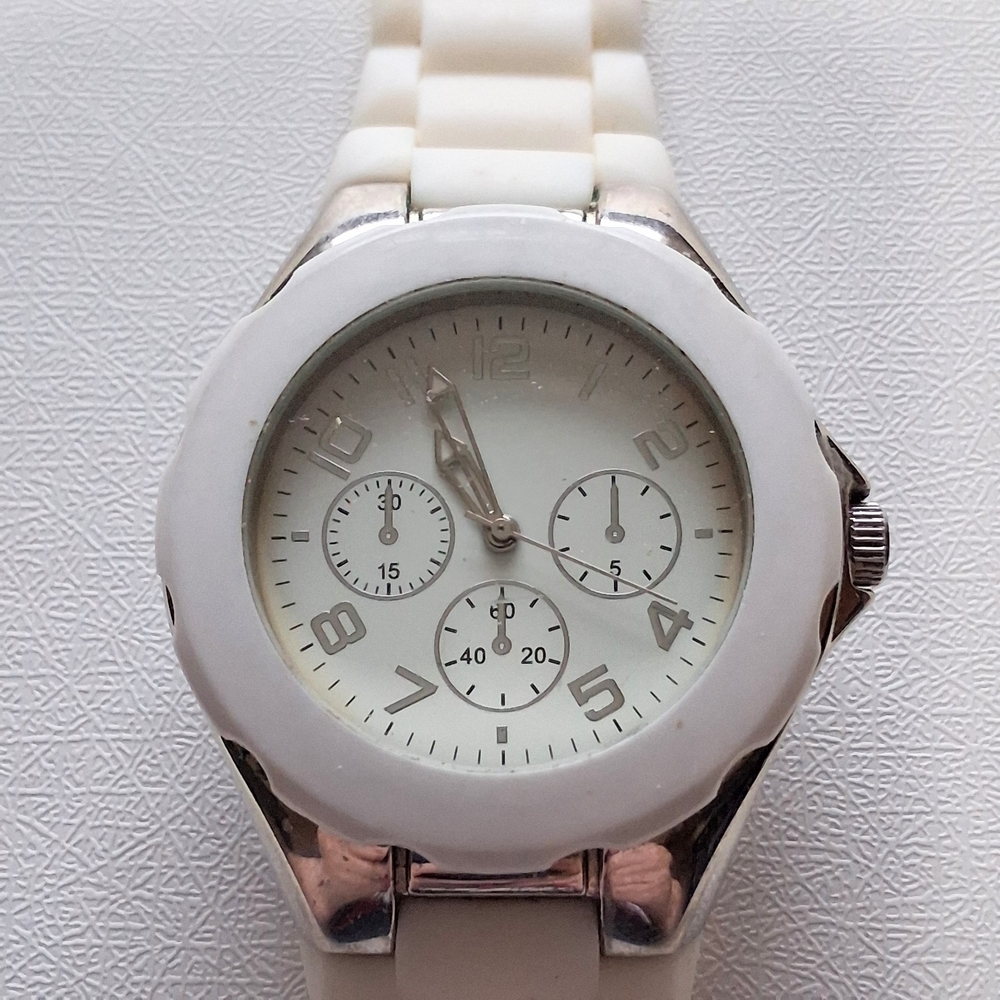White Silicone Rubber Watch Chronograph Style Silver Tone Case Sport Fashion